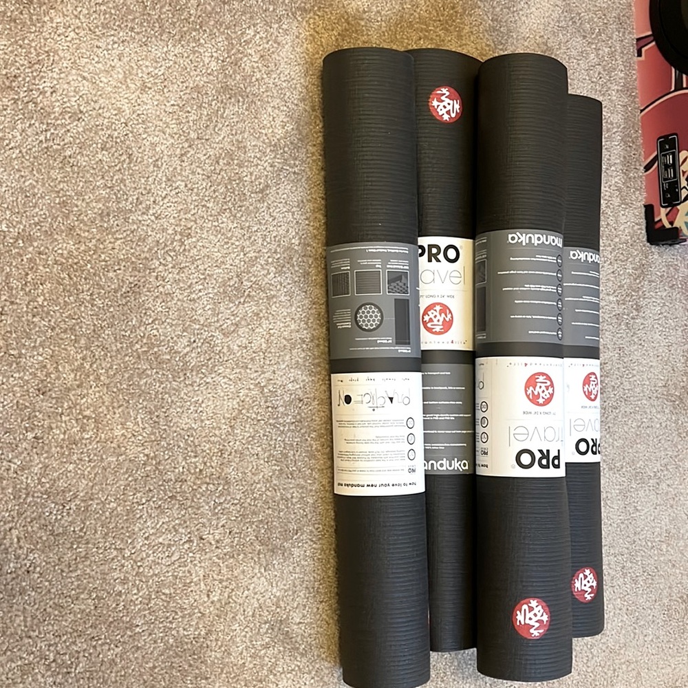 NWT Manduka - PRO Travel Yoga Mat, 71"x24"x2.5mm MULTIPLE COLORS AVAILABLE ! - Picture 3 of 3